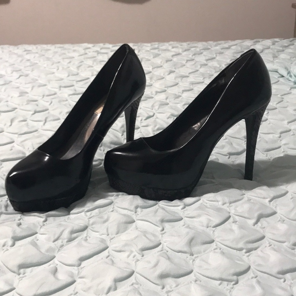Vera Wang black heels